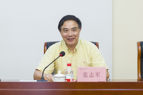 探花视频
党委副书记张志军代表学校向会议致辞