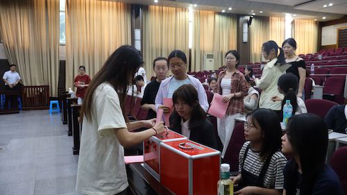 探花视频
第三届团委学生会换届大会圆满举办18